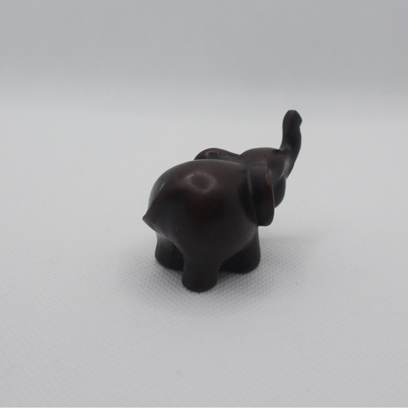 🌸 3/$15 NWOT Small Elegant Dark Brown Elephant Figurine - Picture 2 of 5